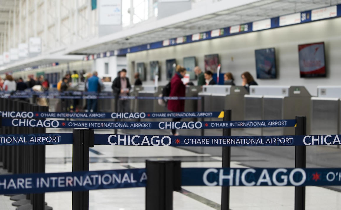 受恶劣天气影响 全美千余架次航班被取消