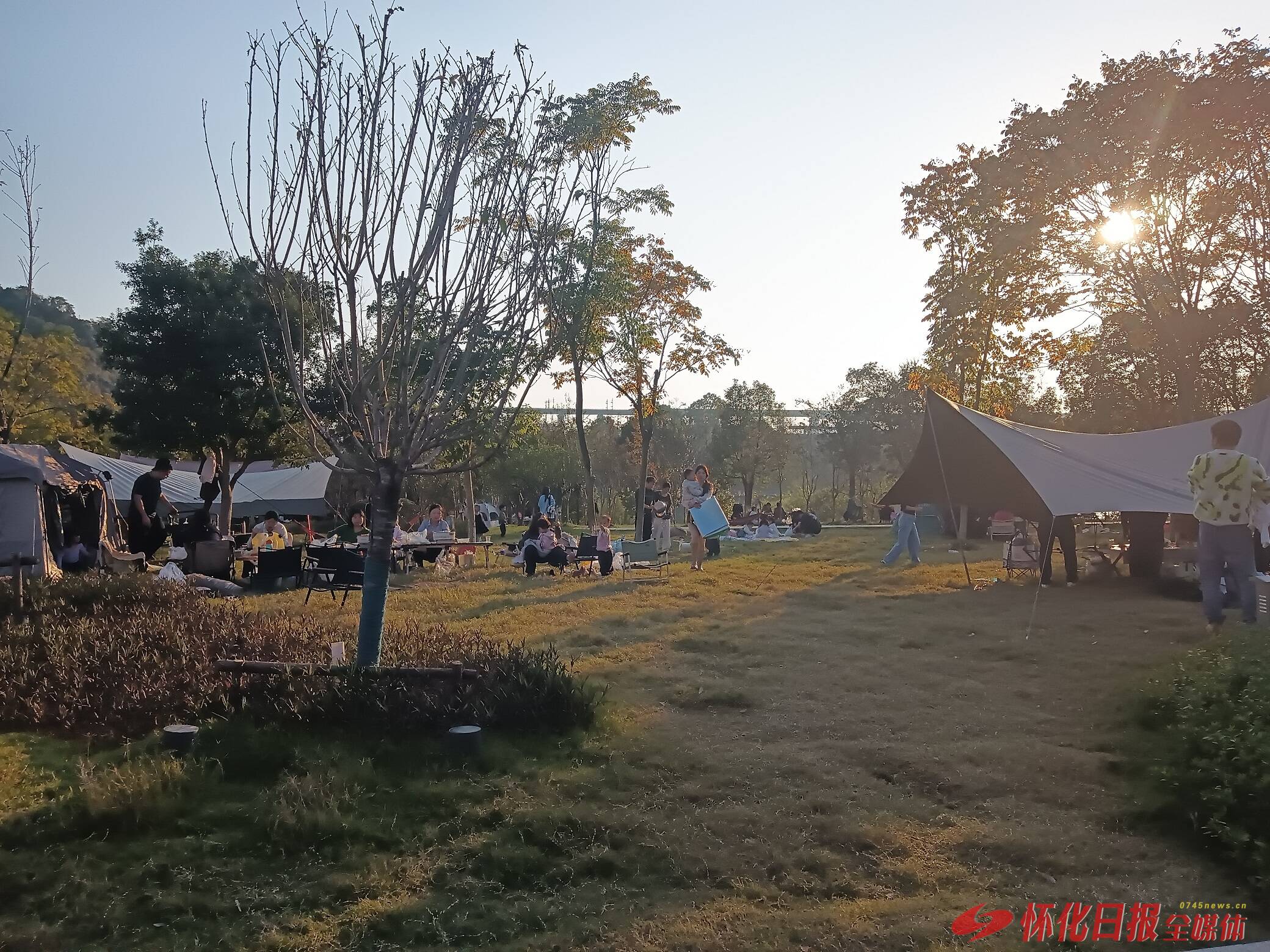 怀化东盟集：闲置岸线变身市民露营幸福角