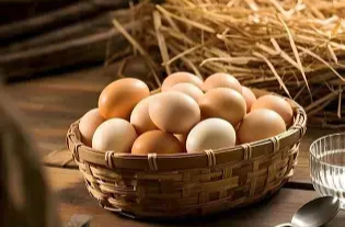 土鸡蛋 vs 普通蛋，到底差在哪？3 个维度说清营养真相