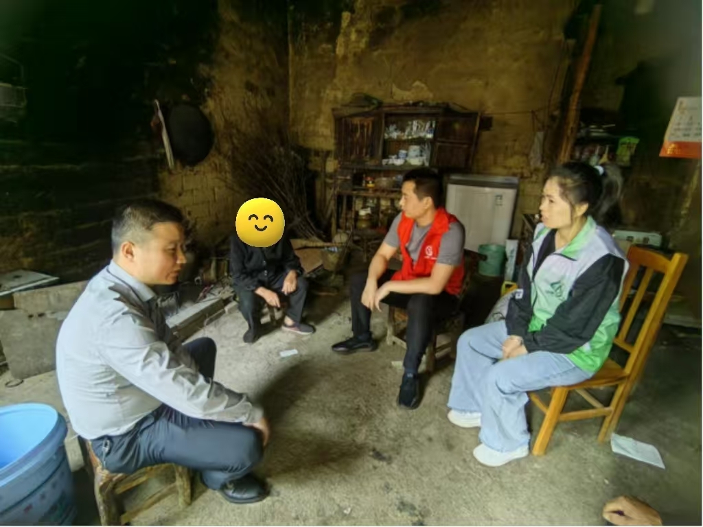 用爱点亮孤独的星星：双凫铺镇社工站守护困境残疾女童成长记