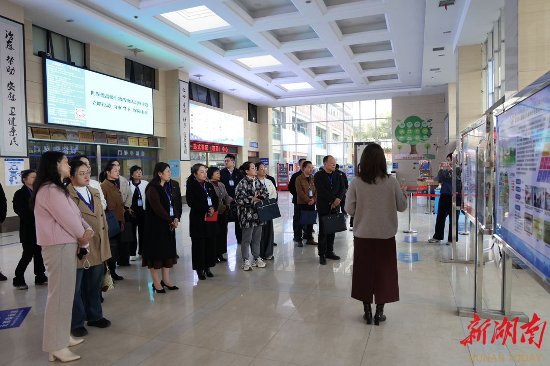 雨湖区卫健系统到湘潭市第五人民医院开展“医者红”党建联学活动