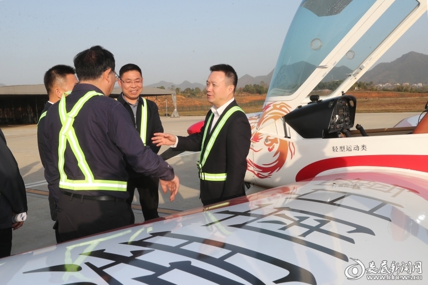 何朝晖调研重大基础设施项目建设