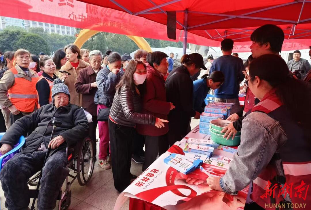 社会共治 守正创新 终结艾滋 衡阳火车站防艾宣传活动温情启幕