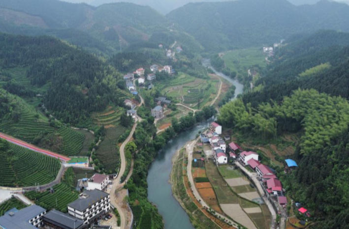 洞口：寒夜寻亲暖民心 90后村干部用担当诠释初心