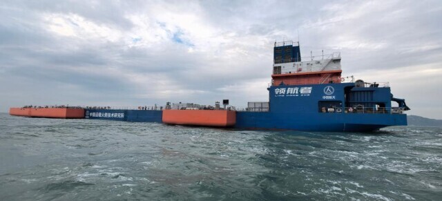 我国首艘火箭网系回收海上平台成功交付