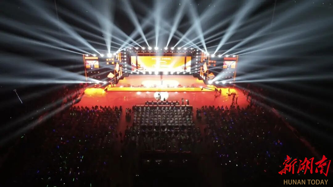 赫山区广场舞大赛总决赛举行，600多名广场舞爱好者“比舞功”