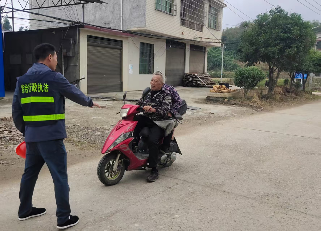 绥宁县黄土矿镇：“戴帽”专项整治行动 守护群众“头”等安全