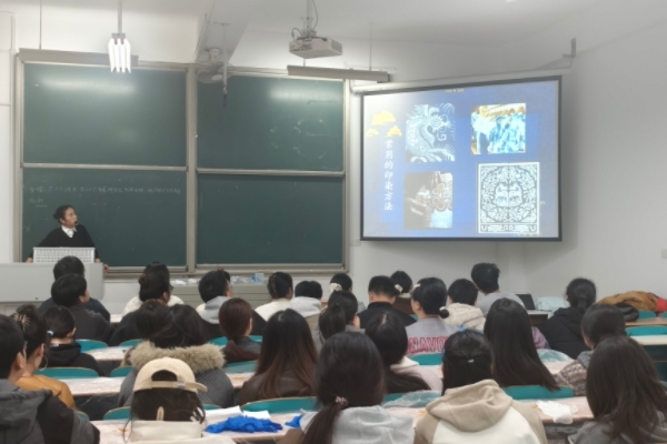 当“化学匠心”邂逅“非遗靛蓝”：长理学子开展扎染体验活动