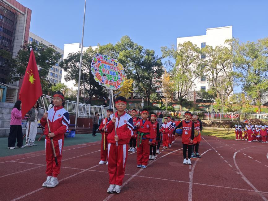 小记者现场直击！长沙市开福区清水塘小学（北校区）第二届亲子趣味运动会欢乐上演