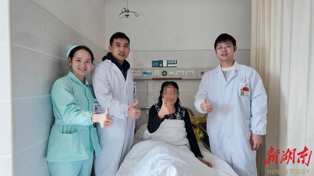 娄底首例复杂髌骨脱位重建术 助力十三载“拖行腿”重获新生