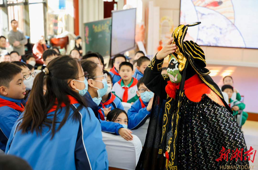 “非遗班的少年”湘韵流芳校园——长沙市戏曲进校园活动走进岳麓区实验小学