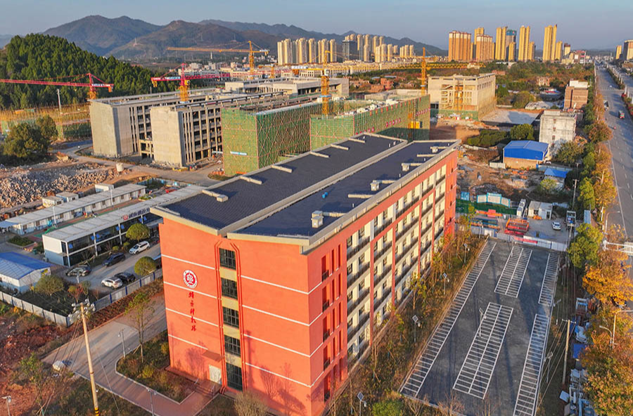 重点教育工程稳步推进