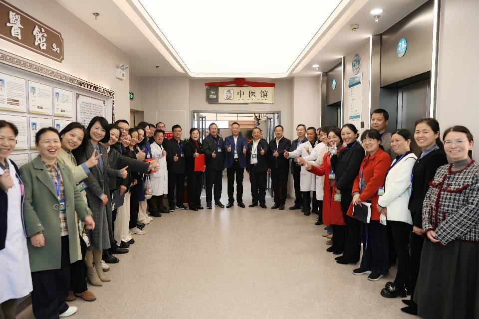 今天，湘潭市中心医院（湖南大学附属医院）健康服务“双子星”焕新亮相