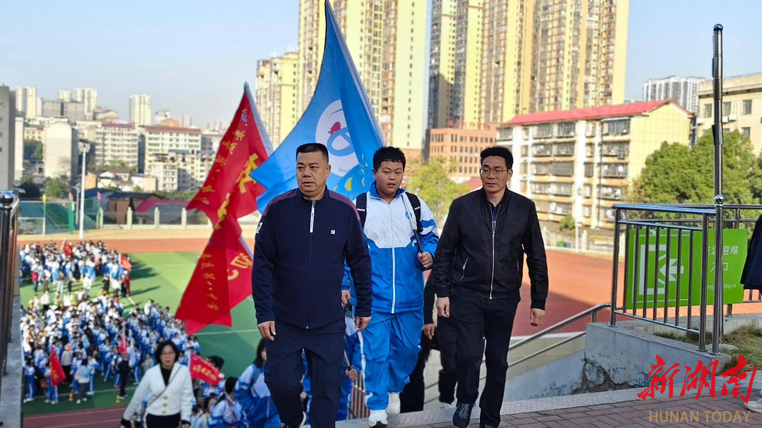 娄底八中2025年60华里远足实践活动举行