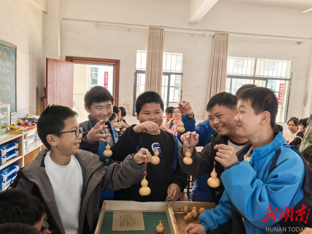 沅江市共华镇中心小学：“葫芦娃”出道记