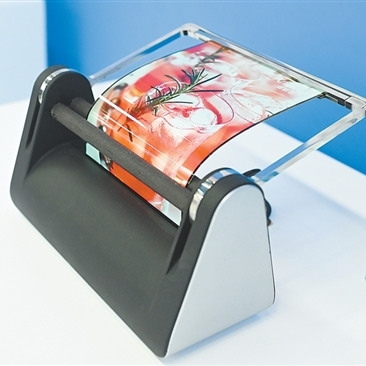 可弯曲、超轻薄、高对比度，柔性屏是如何“炼”成的