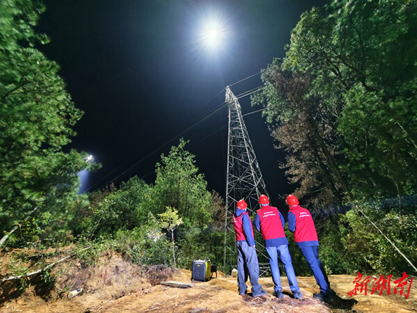 国网湘潭供电公司圆满完成沪昆高铁跨越施工