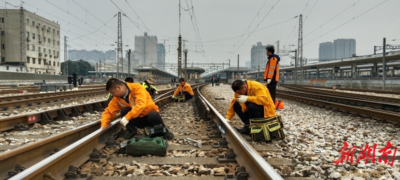 “钢轨医生”保畅通