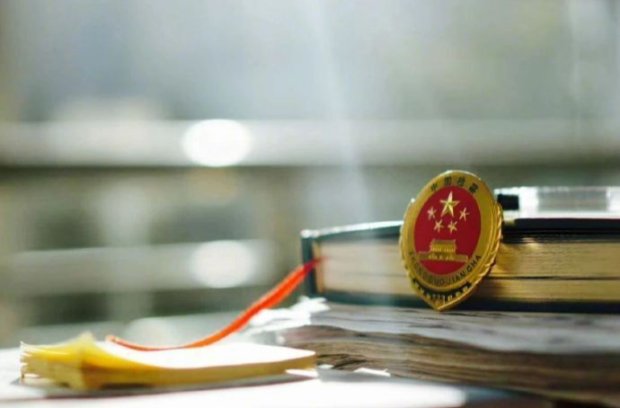 无证逆行还暴力抗法，抓！