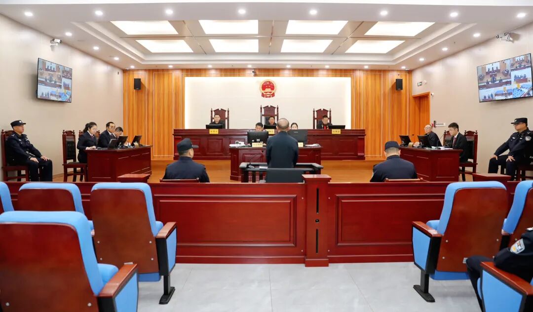 张家界中院开庭审理衡阳市人大常委会原党组副书记、副主任段志刚受贿案