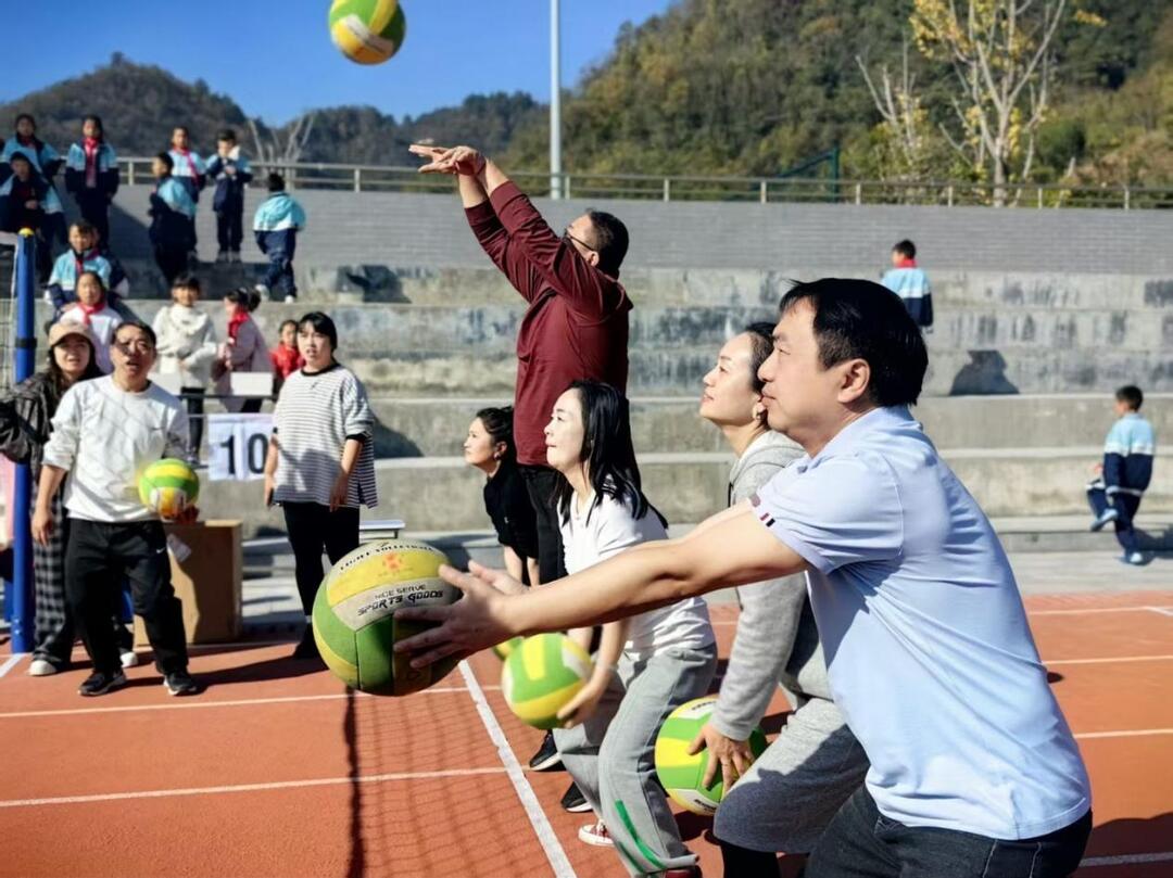 吉首市乾雅小学：团结聚人心展风采 排球助活力燃激情