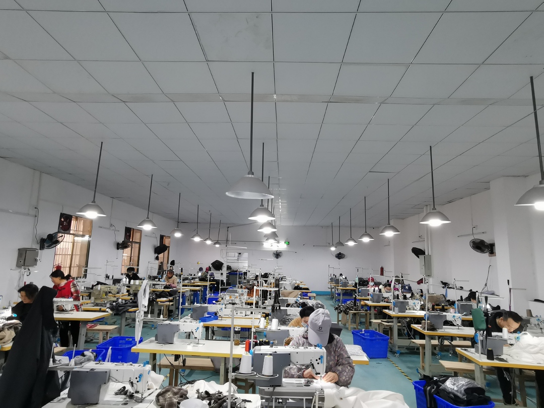 男裁缝和他的女弟子们