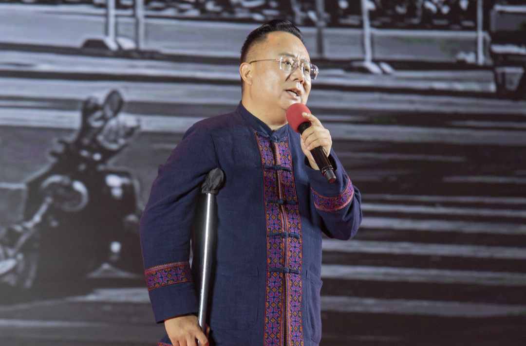 世界那么大，他要让残疾人也能“走出家门去看看”