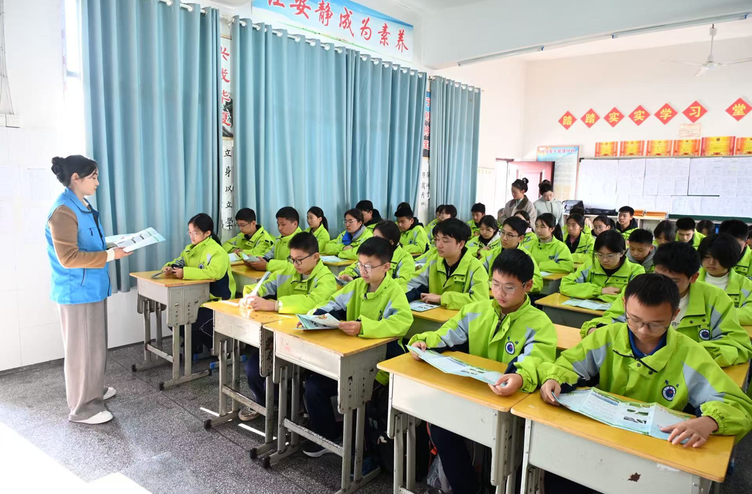  绿色理念润心田 麻阳水利局开展水土保持主题宣传进校园活动