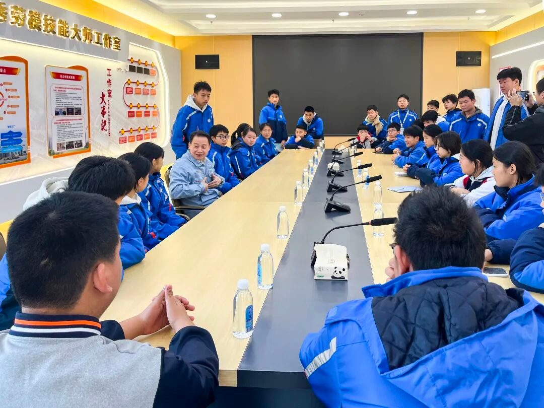 劳动课堂“搬”进劳模创新工作室