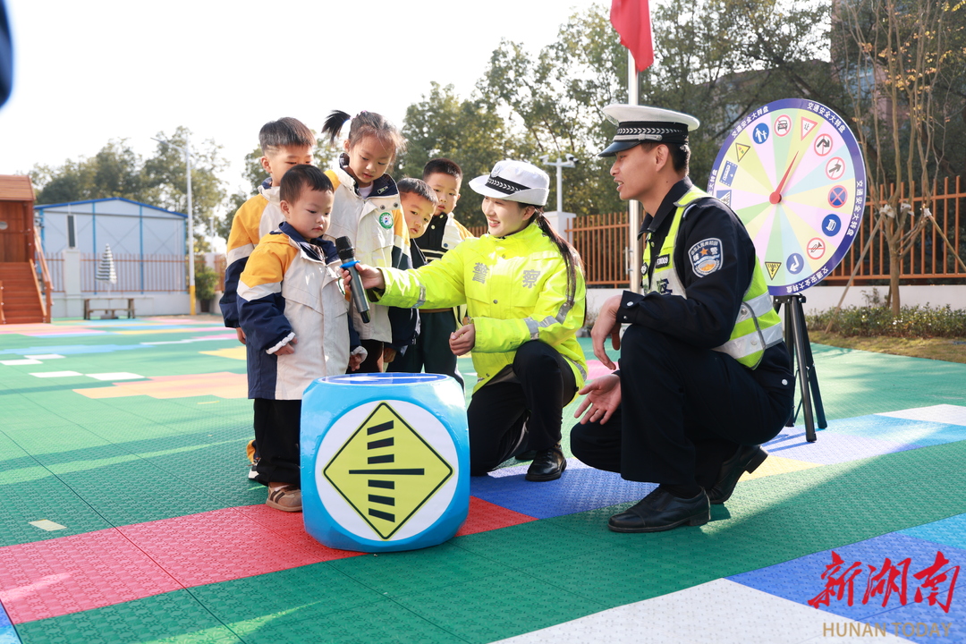 安全守护伴幼成长 花垣公安交警走进幼儿园开展交通安全日主题活动