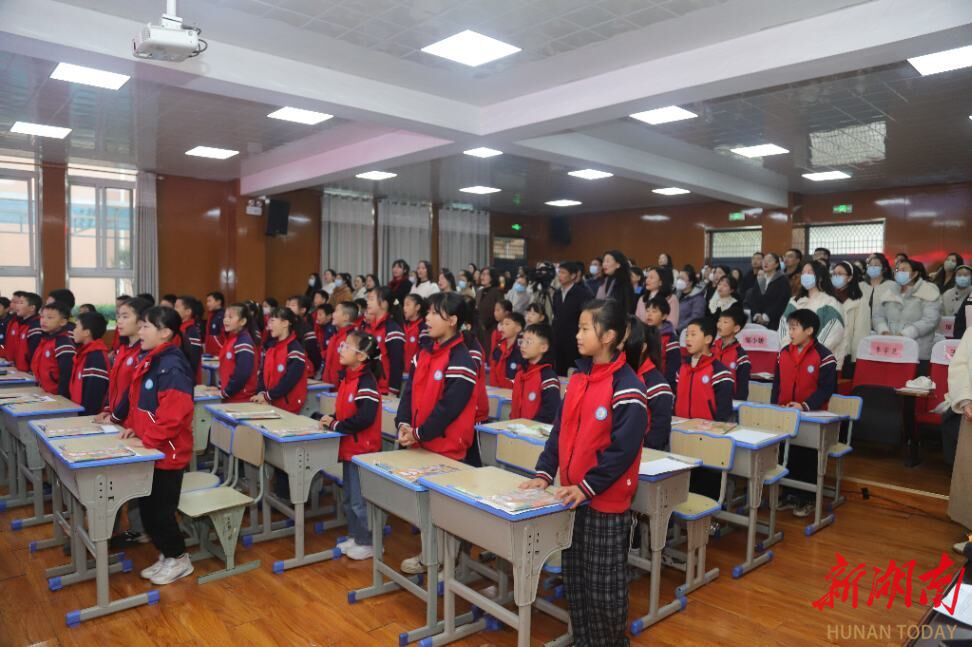 长沙县杨灿小学语文名师工作室开展第三次研修活动