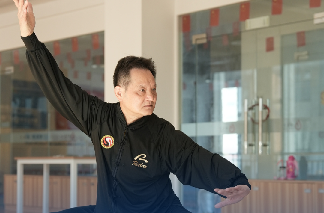 说他七十岁？我不信！除非他教我两招