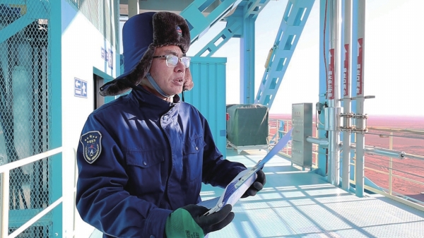 报告文学｜张陆两次飞天，他的高中同班同学刘阳都在发射塔架上送行。刘阳在——守塔