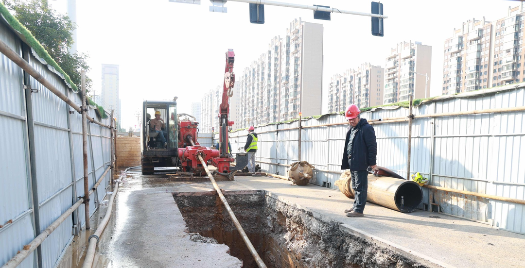 花垣街头处处施工围挡，在“挖”什么？“里子工程”筑牢城市根基！
