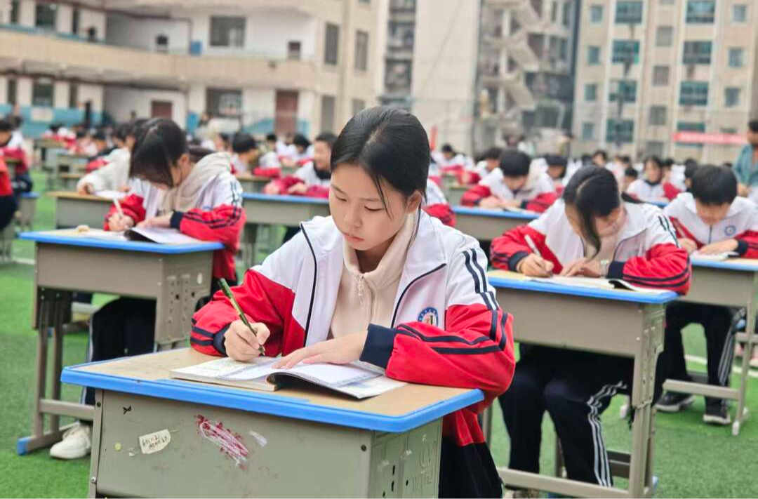 娄底华建学校：笔润书香育新苗 字见初心展风华