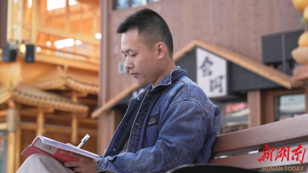 湘西风情邂逅未来世界 怀化作家雷虹推出本土科幻书籍《未眠之眠》