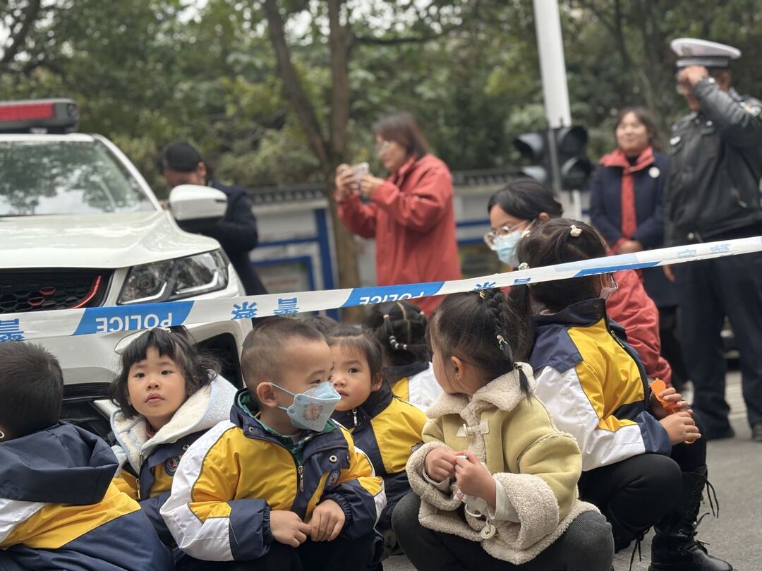 会同二幼：萌娃进警营，安全“童”行记