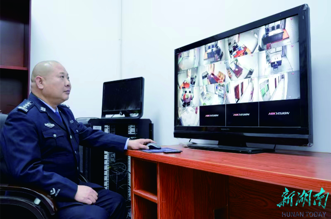 一身藏蓝护公正 双重职责显担当记湘潭县人民检察院政治部副主任左卫