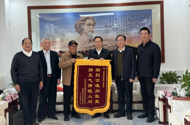 上甘岭烈士遗孤历经数十年找到父亲埋骨地，开始帮助更多烈士寻找后代