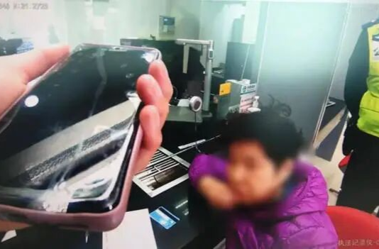 离谱！109人的“创投精英群”里108人是托……