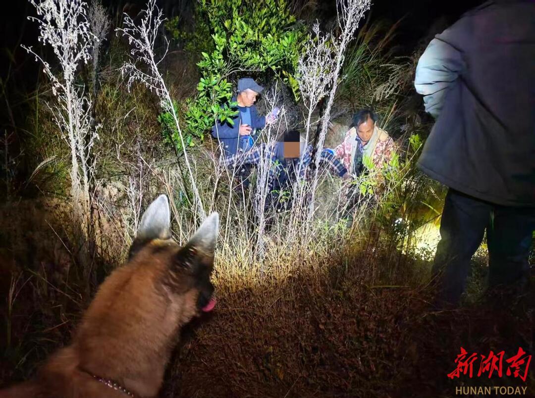 寒夜营救 警民携手找回八旬失踪老人