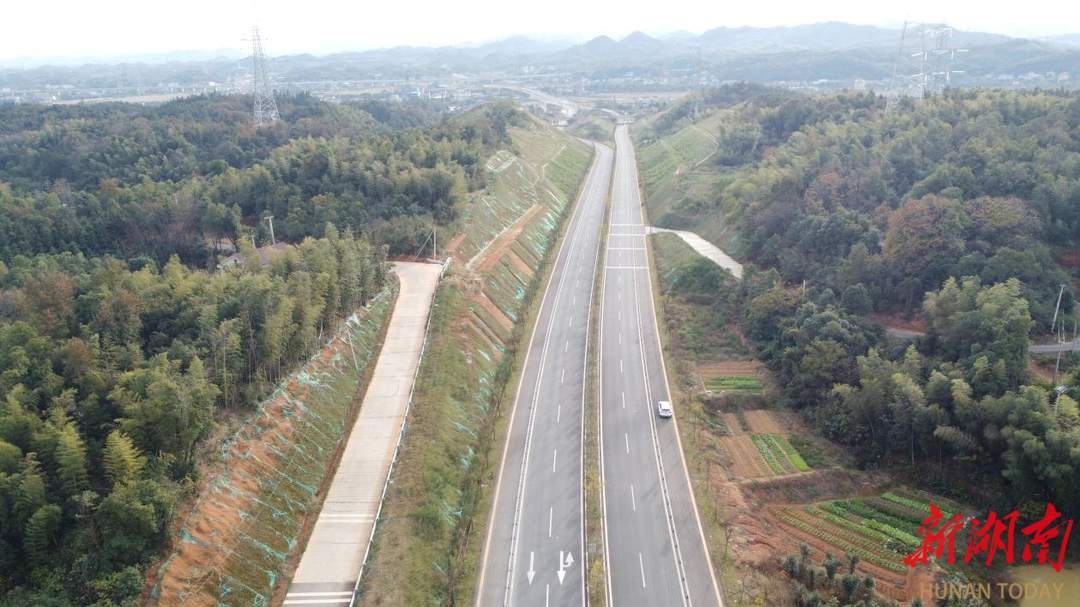益阳这条“城市大动脉”全线基本拉通，将有效缓解主城区交通压力、促进经济发展