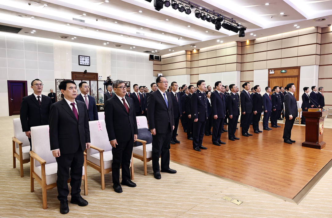 省政府举行新任命的国家工作人员宪法宣誓仪式 毛伟明监誓