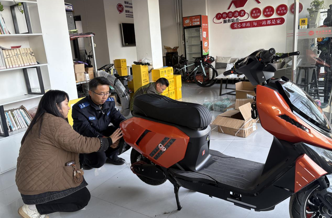 吉首1199台电动车上牌实现“零跑腿”