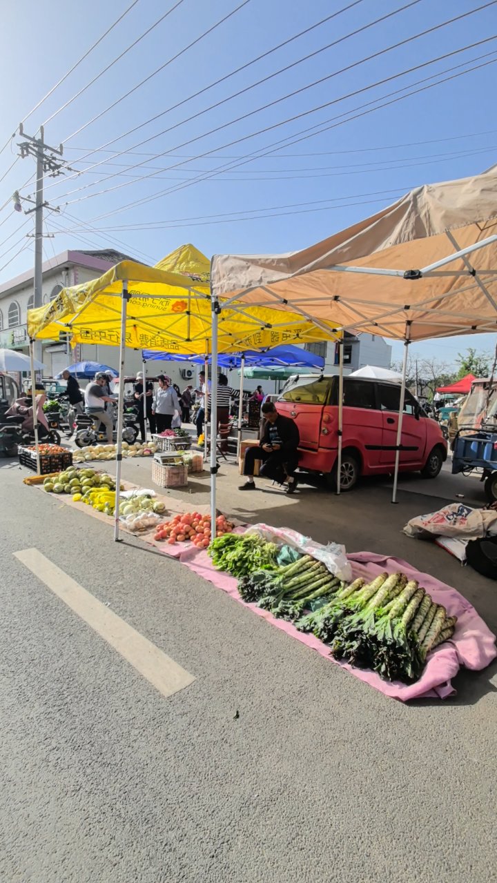山村集市多了一抹法治亮色