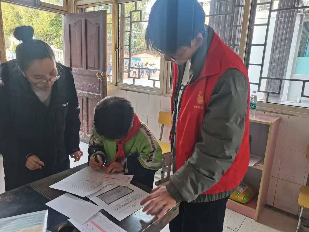 吉首市教体局：开展暖冬志愿服务活动