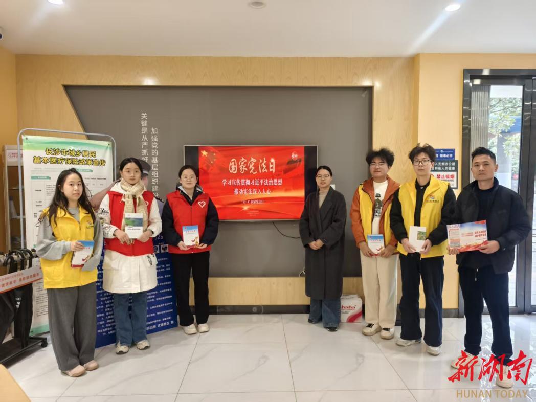 长沙文源社区：宪法宣传进门店
