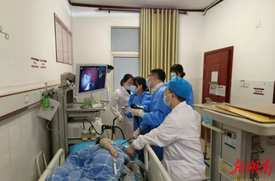 4岁女孩误吞钥匙，急诊胃镜化解危机