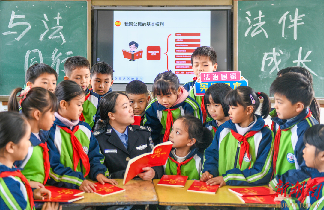 道县：宪法精神深植学生心间