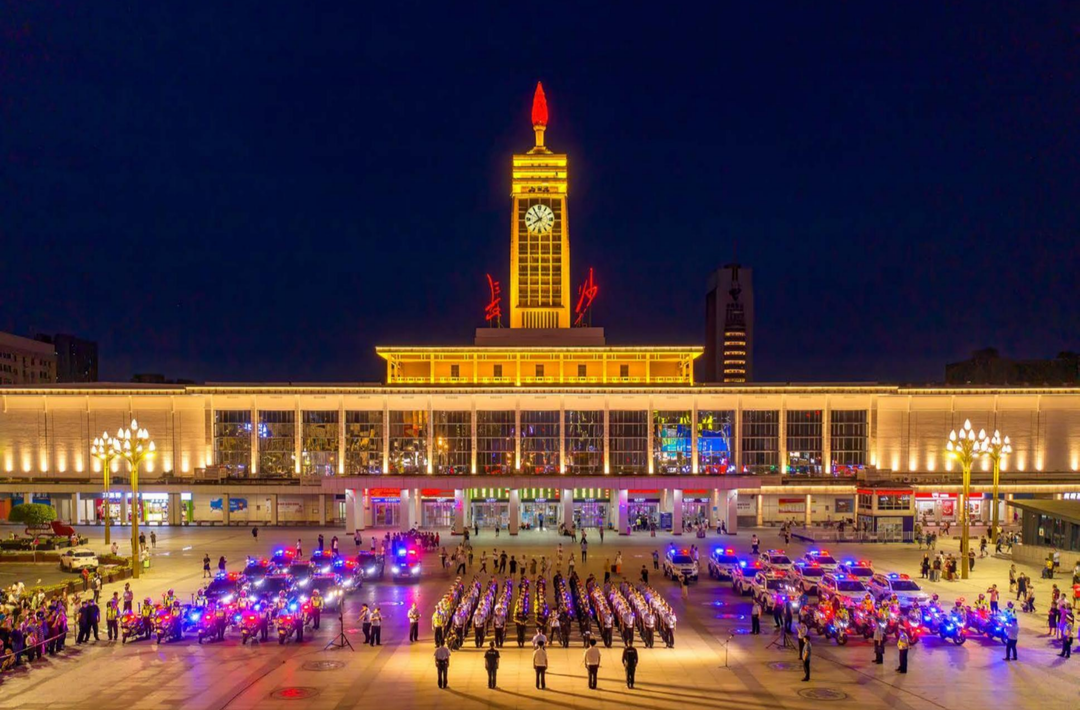 光影载法韵，启航在湘园！“远航”政法摄影展中南大学站温情启幕